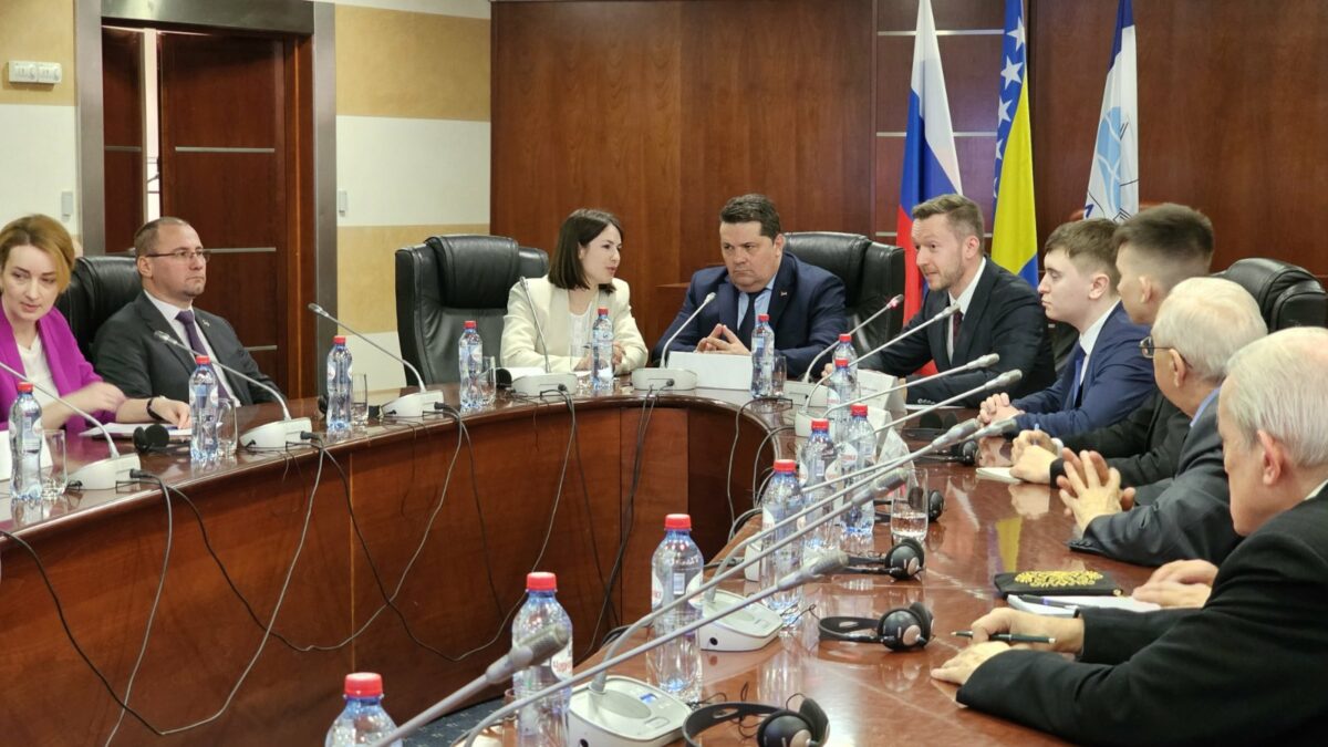 Predsjednik NSRS Nenad Stevandić održao predavanje na sjednici Balkanskog kluba Naučnog studentskog društva u Moskvi