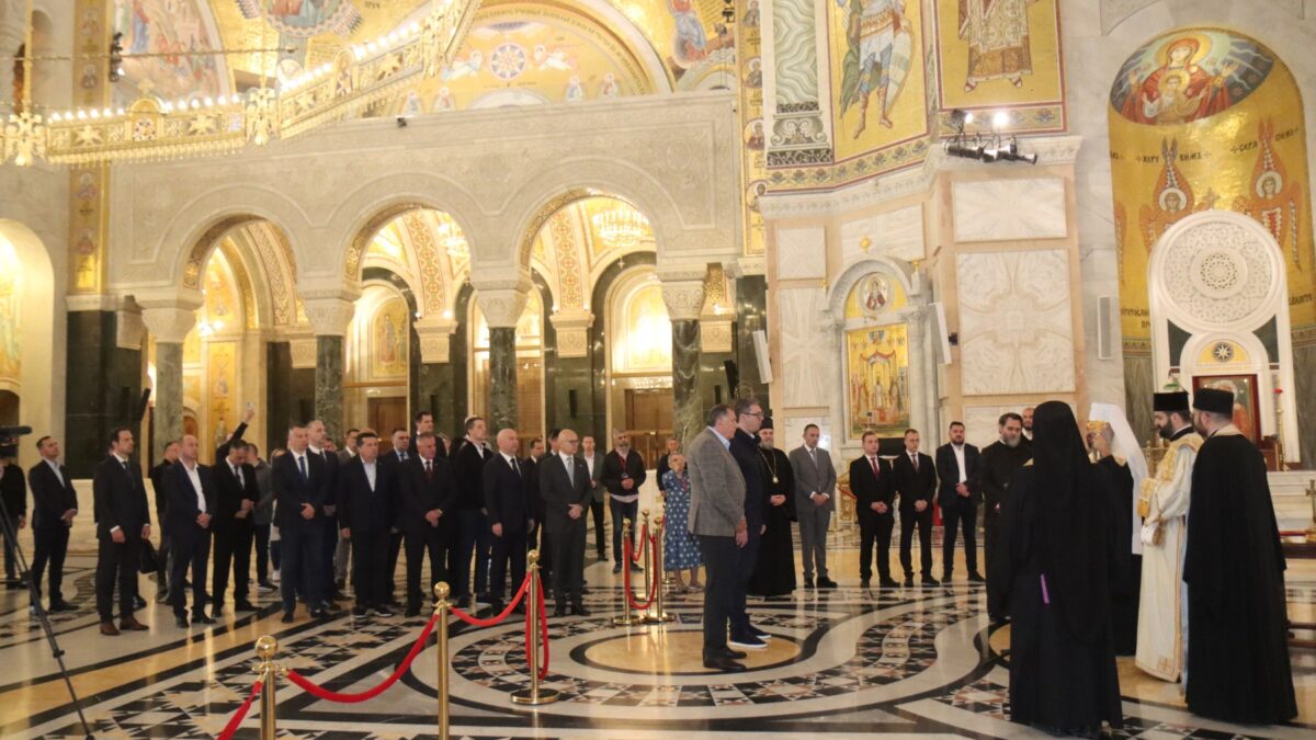 Vučić dobio blagoslov patrijarha Porfirija pred put u Njujork