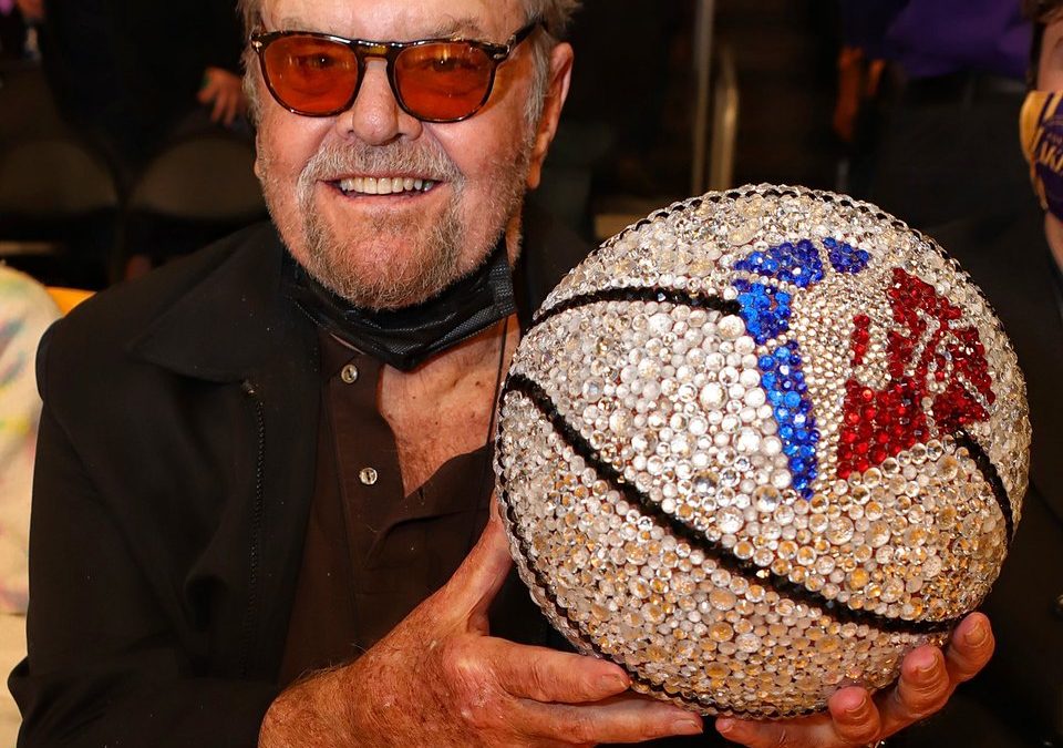 Legendarni Jack Nicholson se vratio na utakmice Lakersa i od NBA lige dobio poseban poklon