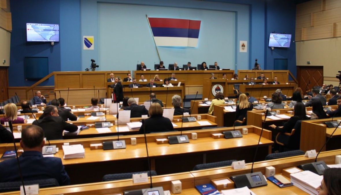 Srpsko (ne)jedinstvo u Narodnoj skupštini: Zašto SDS i PDP nisu potpisali zaključke o Inckovom zahtjevu