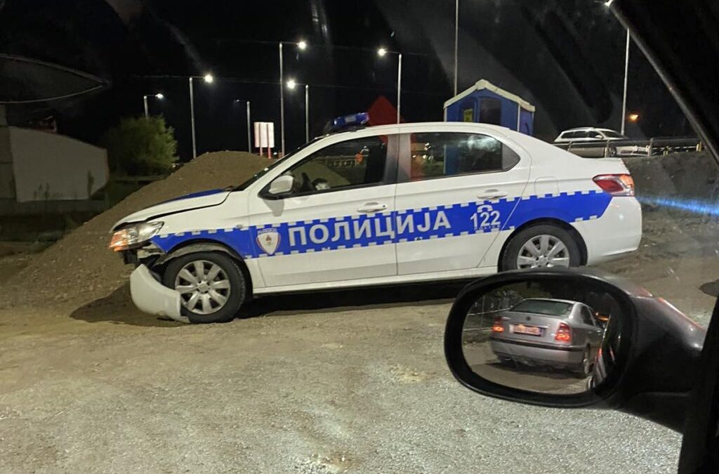 Saobraćajka u Dragočaju kod Banjaluke: Slupano i policijsko auto